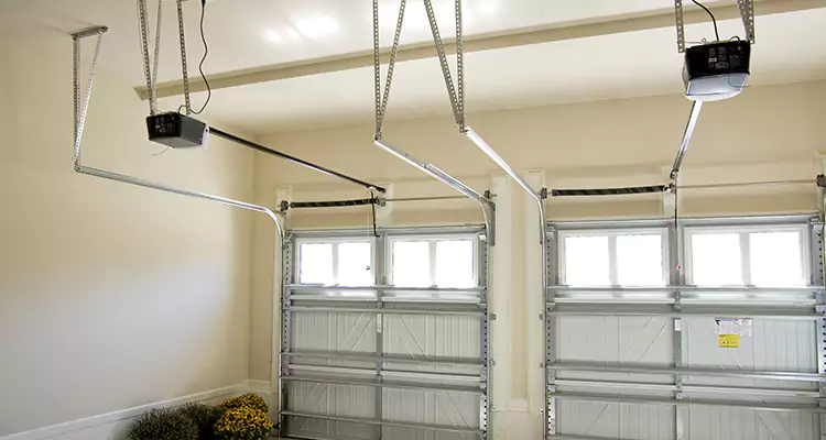 Residential Emergency Garage Door Repair in Seminole, FL